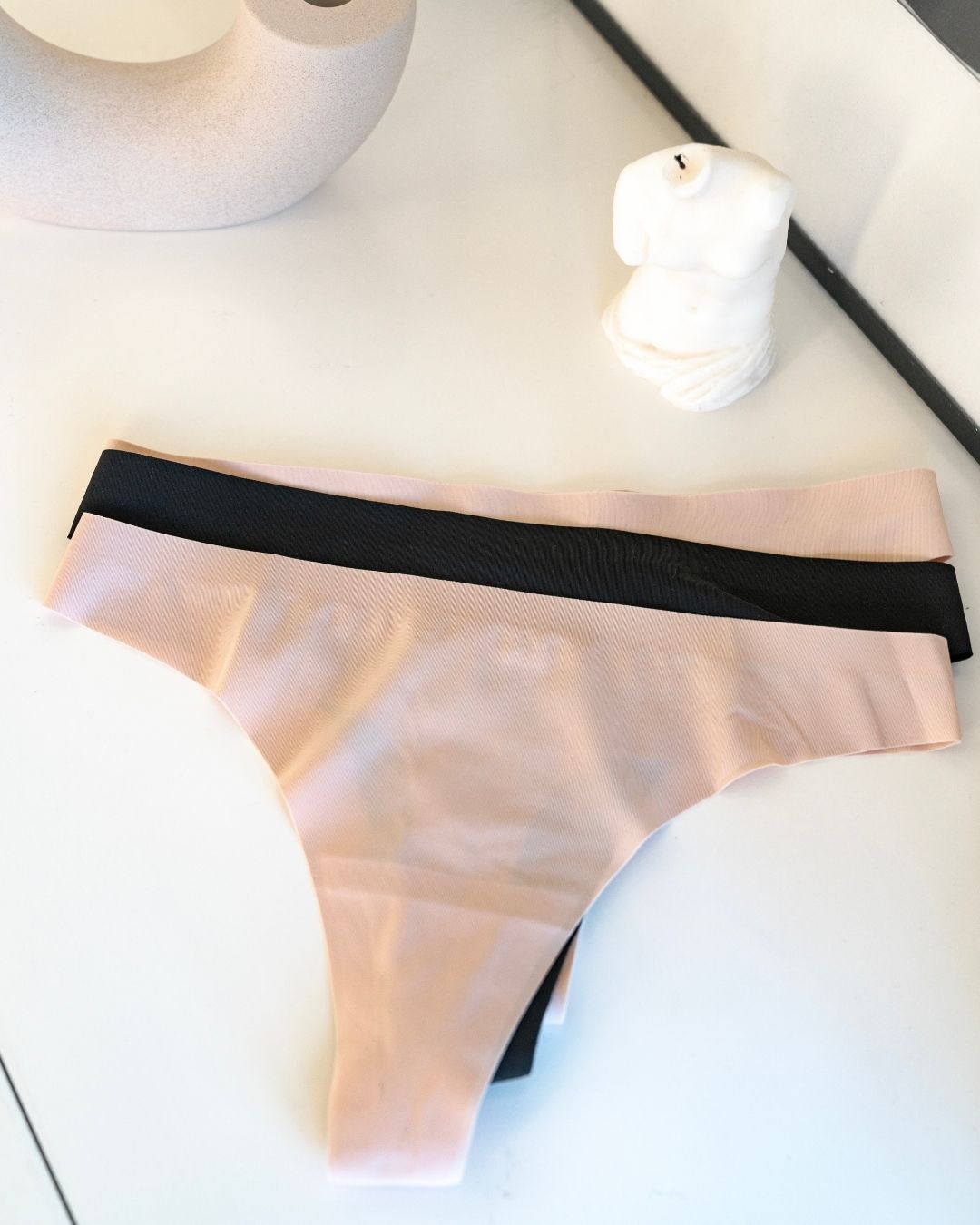 XS Invisible Thong, Seamless Universal