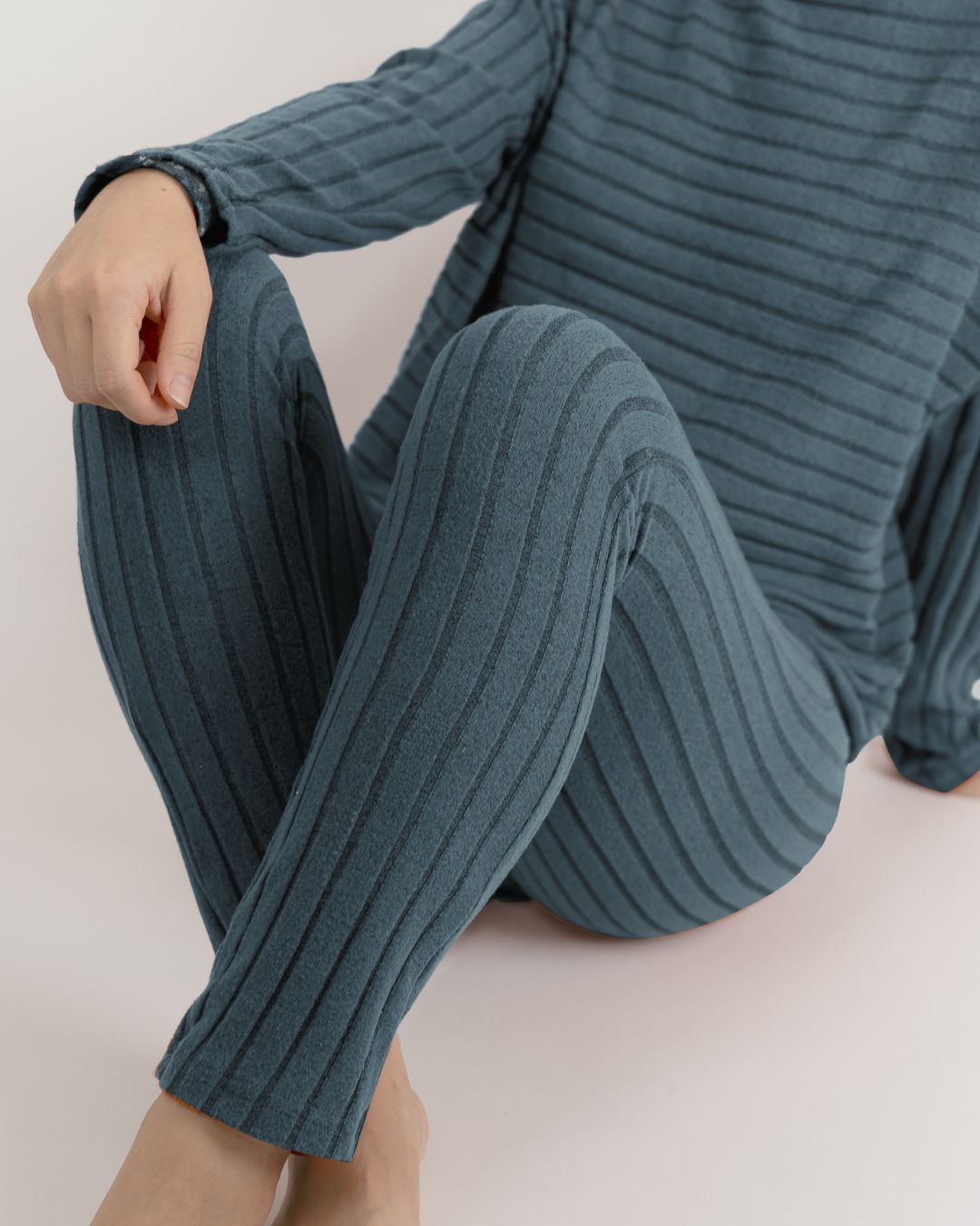 https://seamlesslingerie.com/cdn/shop/products/soft-lounge-ribbed-knit-relaxed-leggingstones-180899_1400x.jpg?v=1704259956